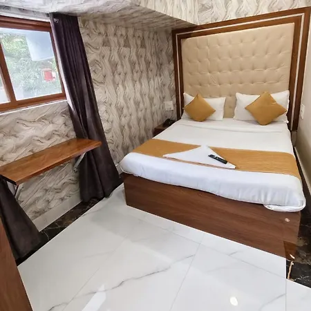 Ifza Residency Near Bkc *