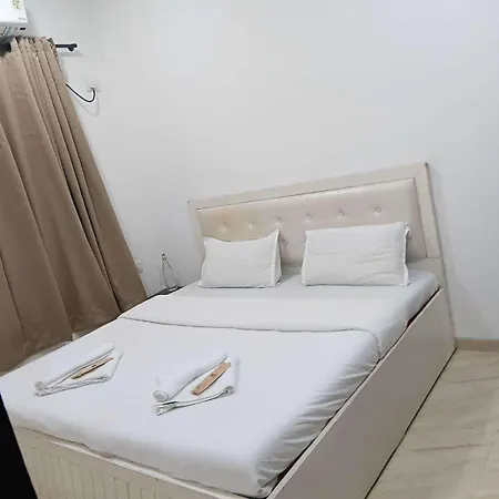 Bed & Breakfast Abode Homes Service Prabhadevi
