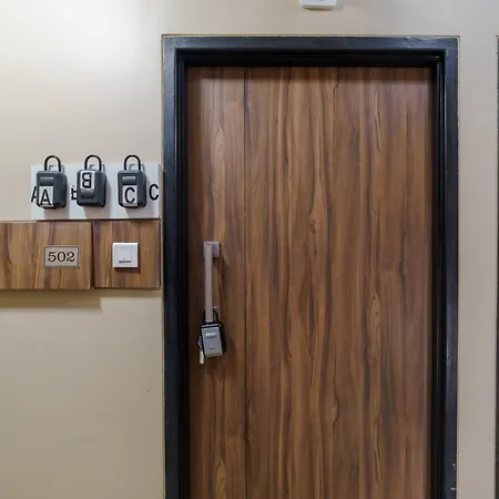 Zen A - Stylish Private Room In Shared 3Bhk Apartment