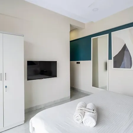 Ganga Jamuna Shared In A Private 3bhk In Bandra West By Squareone * Mumbai