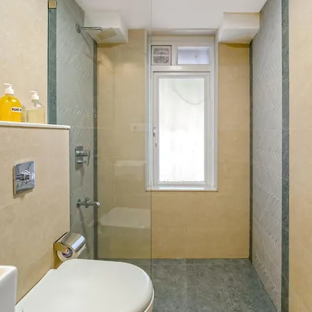 Zen A - Stylish Private Room In Shared 3Bhk *