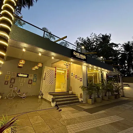 Glasshouse Luxury Villa, 4 Bed Private Pool Gorai