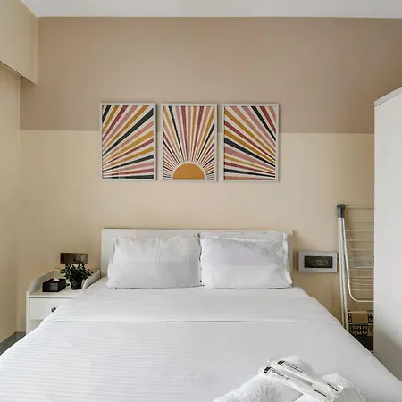 Ganga Jamuna Shared In A Private 3bhk In Bandra West By Squareone Homestay *