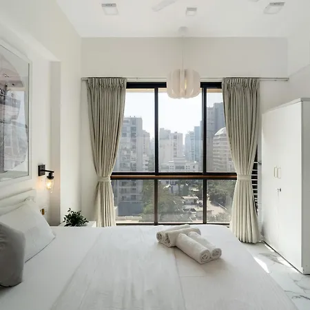 Ganga Jamuna Shared In A Private 3bhk In Bandra West By Squareone *