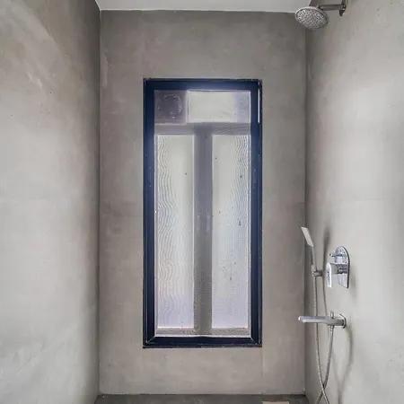 Ganga Jamuna Shared In A Private 3bhk In Bandra West By Squareone *