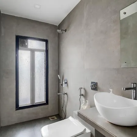 Homestay Ganga Jamuna Shared In A Private 3bhk In Bandra West By Squareone