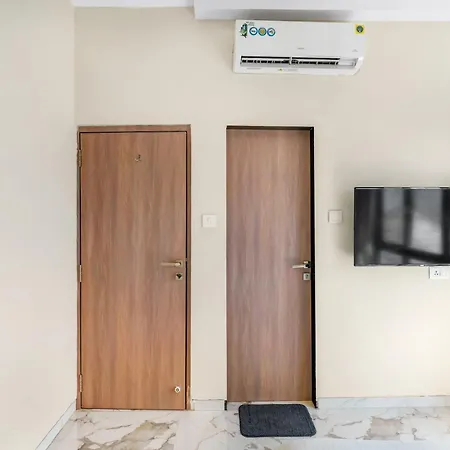 Homestay Ganga Jamuna Shared In A Private 3bhk In Bandra West By Squareone