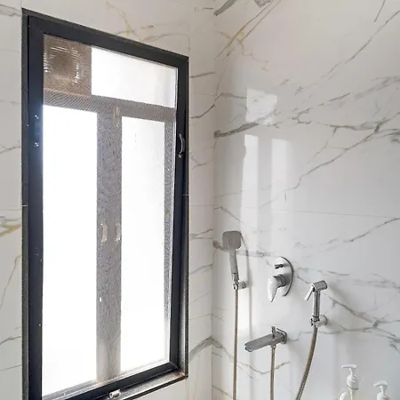 Ganga Jamuna Shared In A Private 3bhk In Bandra West By Squareone Homestay
