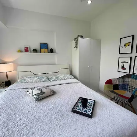 Connekthomes - Luxurious Modern Bliss In Bandra - 6br Apartment