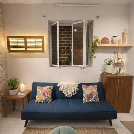Apartment The Henrys House 1bhk Chapel Road