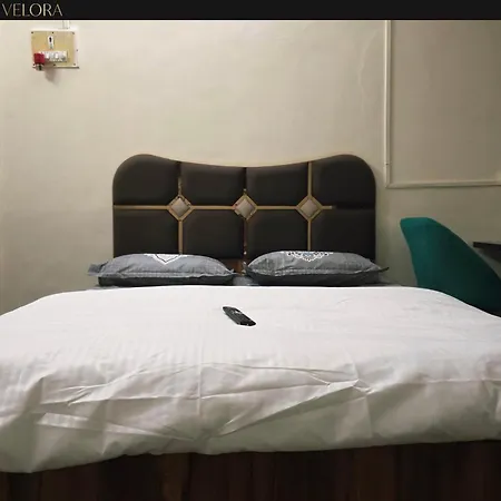 Furnished Bedroom In Andheri East, Peaceful Apartment Mumbai