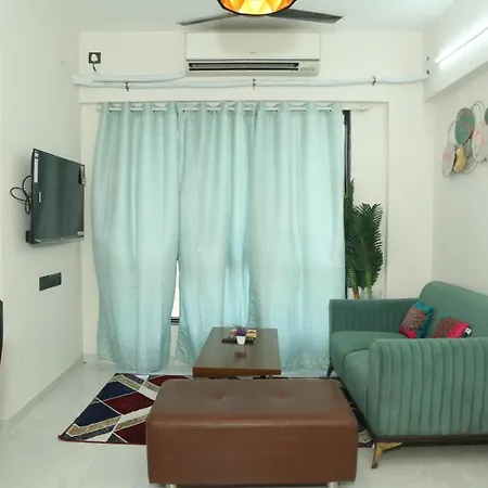 Ivy Downtown - 1 Bhk - Near Nesco And Sv Road