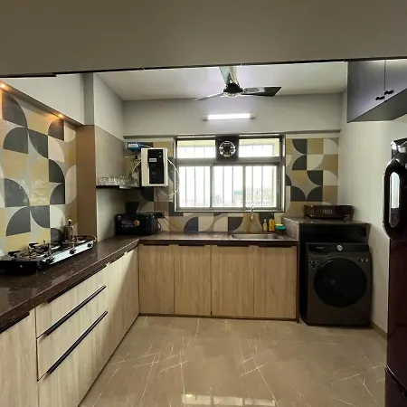 Ocean Whisper - 2 Mins From Kokilaben Hospital Apartment *