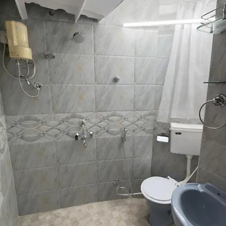 Pali Center, Bandra Calm Inside, Outside Apartment