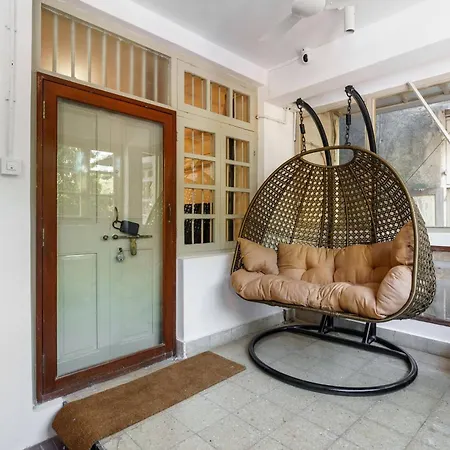 48b Stylish 1bhk Khar With Swing *