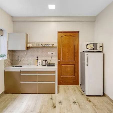 Maven Cozy Khar West 1bhk Near Bandra * Mumbai