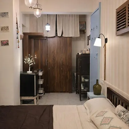 The Henrys House 1bhk Chapel Road Apartment