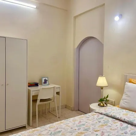 Spacious 1 Bed 2 Bath Bandra Balcony Wifi *