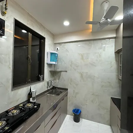 Enchante - 15 Mins From Lilavati & Nanavati Apartment *