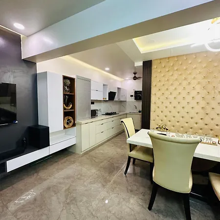 Rahul's Retreat Jacuzzi * Mumbai