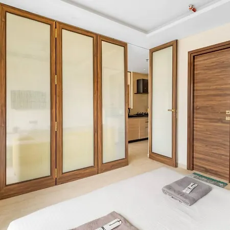 Tuscany Stylish 1 Bhk In Prime Gated Bkc Spot Apartment *