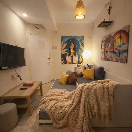 Apartment Pali Center, Bandra Calm Inside, Outside *