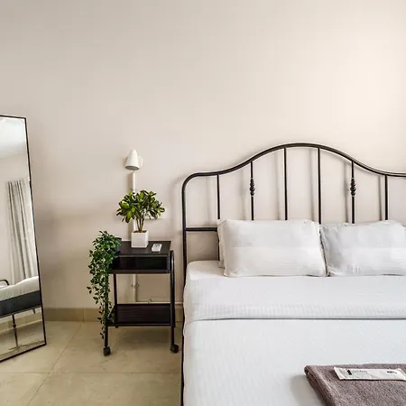 Quirky 1bhk In Bandra W By Square One Apartment Mumbai