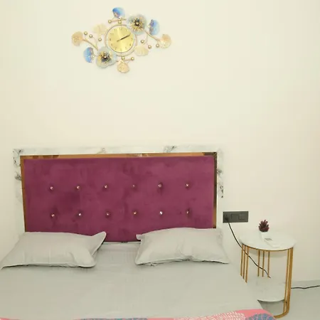 Ivy Downtown - 1 Bhk - Near Nesco And Sv Road *