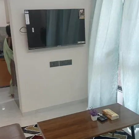 Apartment Ivy Downtown - 1 Bhk - Near Nesco And Sv Road