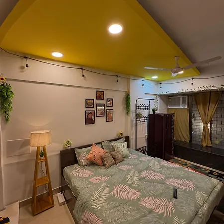 Still Space Serene Cozy Nest In Pali Hill Bandra * Mumbai