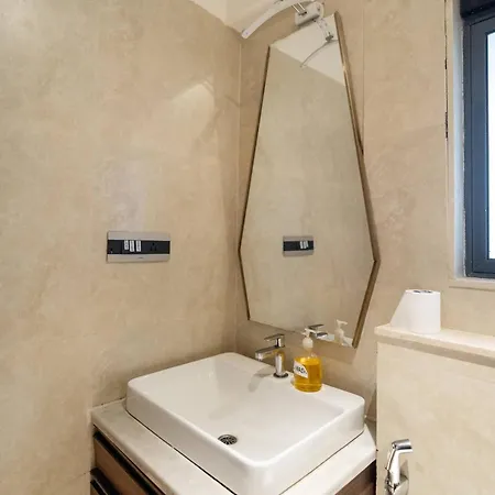 Tuscany Stylish 1 Bhk In Prime Gated Bkc Spot *