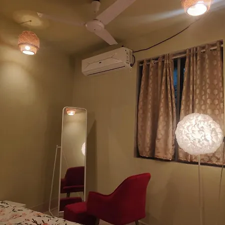 Pali Center, Bandra Calm Inside, Outside Apartment *
