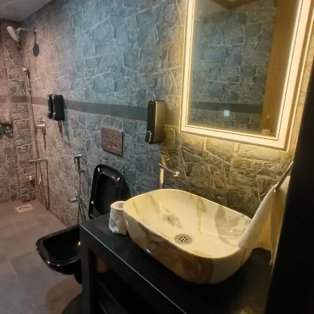 Bachis Nest Luxury 5bhk With Lawn And Terrace * Mumbai
