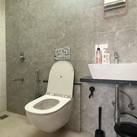 2bhk Near Nesco With Great Views *