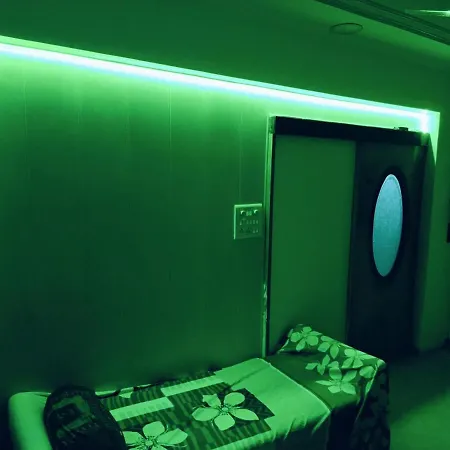 Apartment 1bhk Recliners 55 Inchs Led Netflix Near Juhu Airport Nanavati Parle *