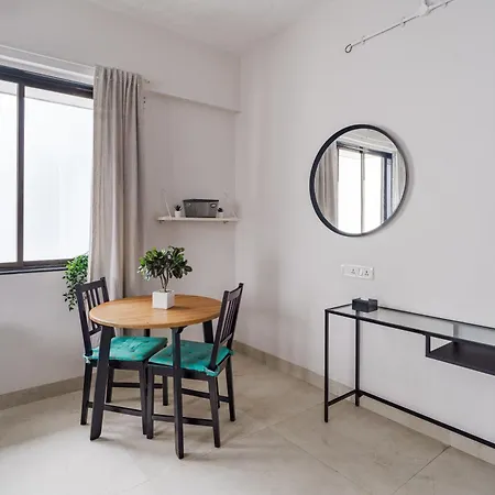 Quirky 1bhk In Bandra W By Square One Apartment