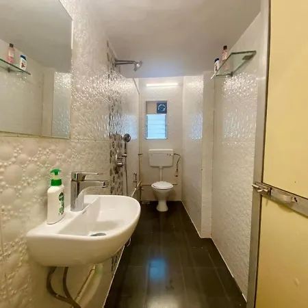 Spacious 1 Bed 2 Bath Bandra Balcony Wifi Mumbai