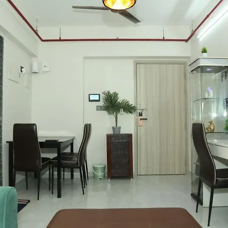 Ivy Downtown - 1 Bhk - Near Nesco And Sv Road Apartment
