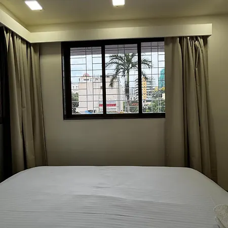 Pearl 1bhk In Bandra W By Square One Apartment *