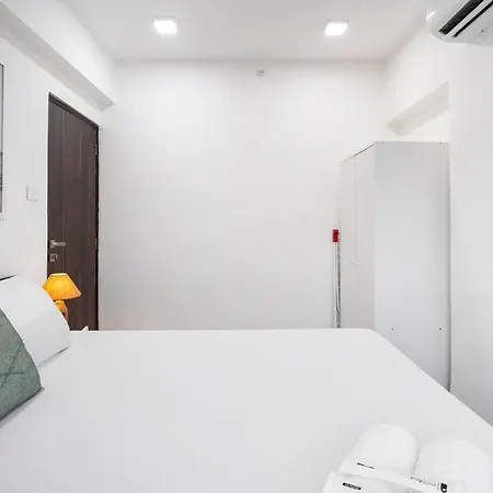 Luna: Chic Secure 1 Bhk In The Heart Of Bandra W