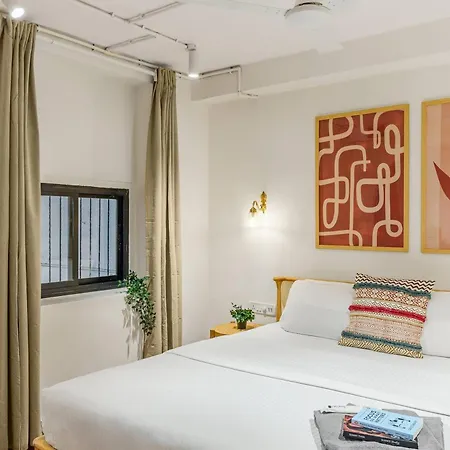 48b Stylish 1bhk Khar With Swing *