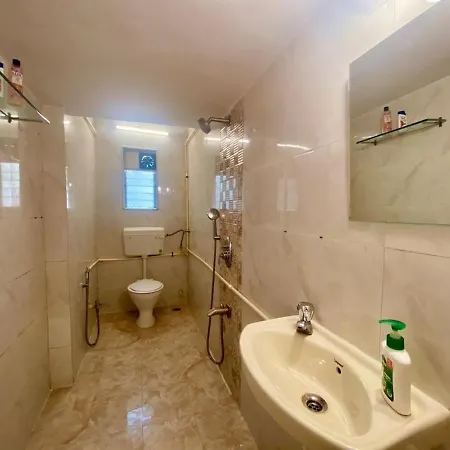 Spacious 1 Bed 2 Bath Bandra Balcony Wifi Mumbai