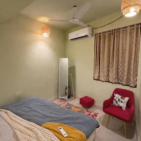 Apartment Pali Center, Bandra Calm Inside, Outside Mumbai
