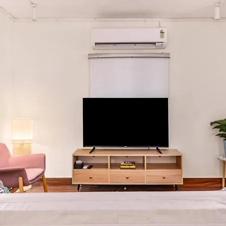 48b Stylish 1bhk Khar With Swing * Mumbai