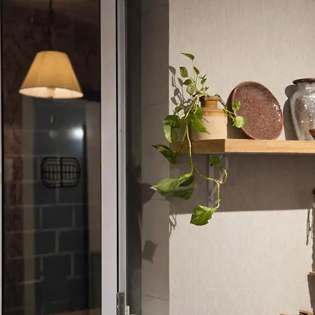 Apartment The Henrys House 1bhk Chapel Road