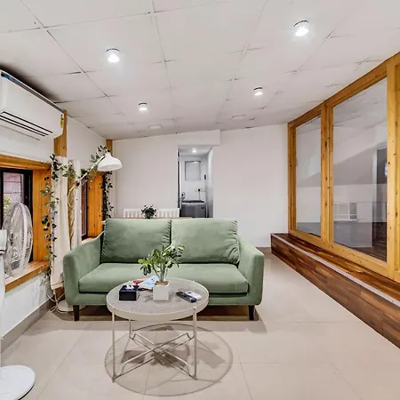 Glass House 1bhk In Khar W By Square One Apartment *