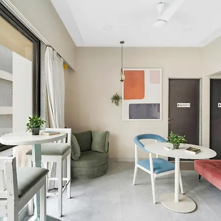 Apartment Mezzo Pvt 3bhk In Bandra By Square One *