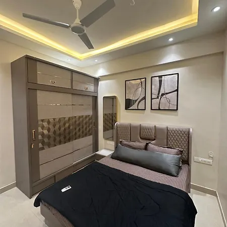 Apartment Izaara - 15 Mins From Lilavati & Nanavati Mumbai