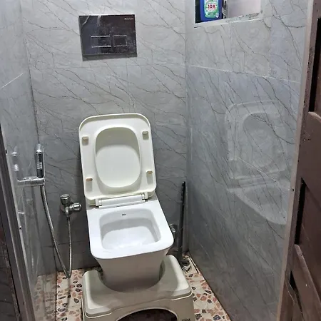 Alpha Business Men Ac Near Airport & Bkc *