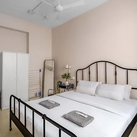 Quirky 1bhk In Bandra W By Square One Apartment